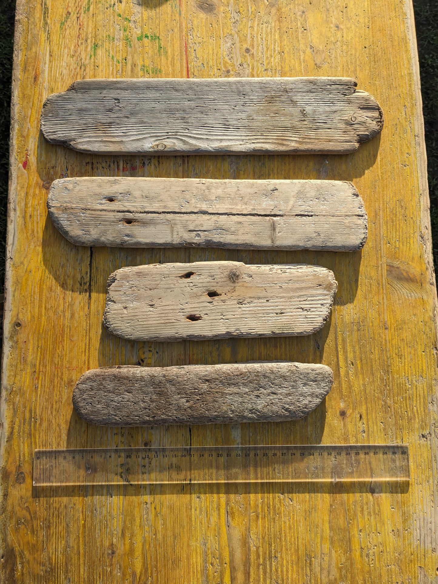 Décorations personnalisées sur bois flotté